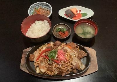 romahamasei,Spaghetti saltati alla giapponese con manzo e verdure sulla piastra
